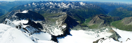 Horská skupina Schobergruppe a doliny, ktorými vedú výstupové trasy pod Glockner od juhu