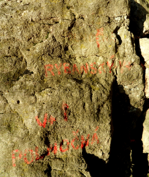 šípka hore s nápisom Rybanského a Polnočná