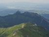 Vpredu Kasprov vrch, v strede Giewont, vzadu Oravská priehrada